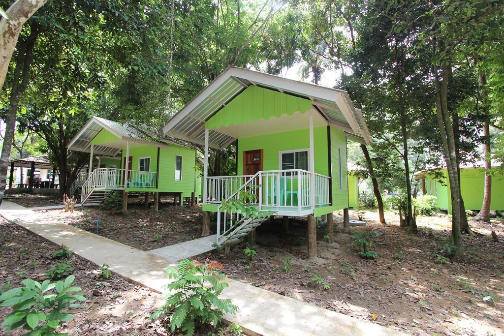 Koh Phayam Greentawan Resort Bilik gambar